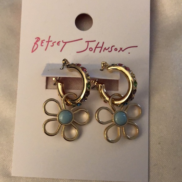 Betsey Johnson Love Fest Huggie Hoop Earrings With Open Frame Daisy Charm NWT - Picture 4 of 14